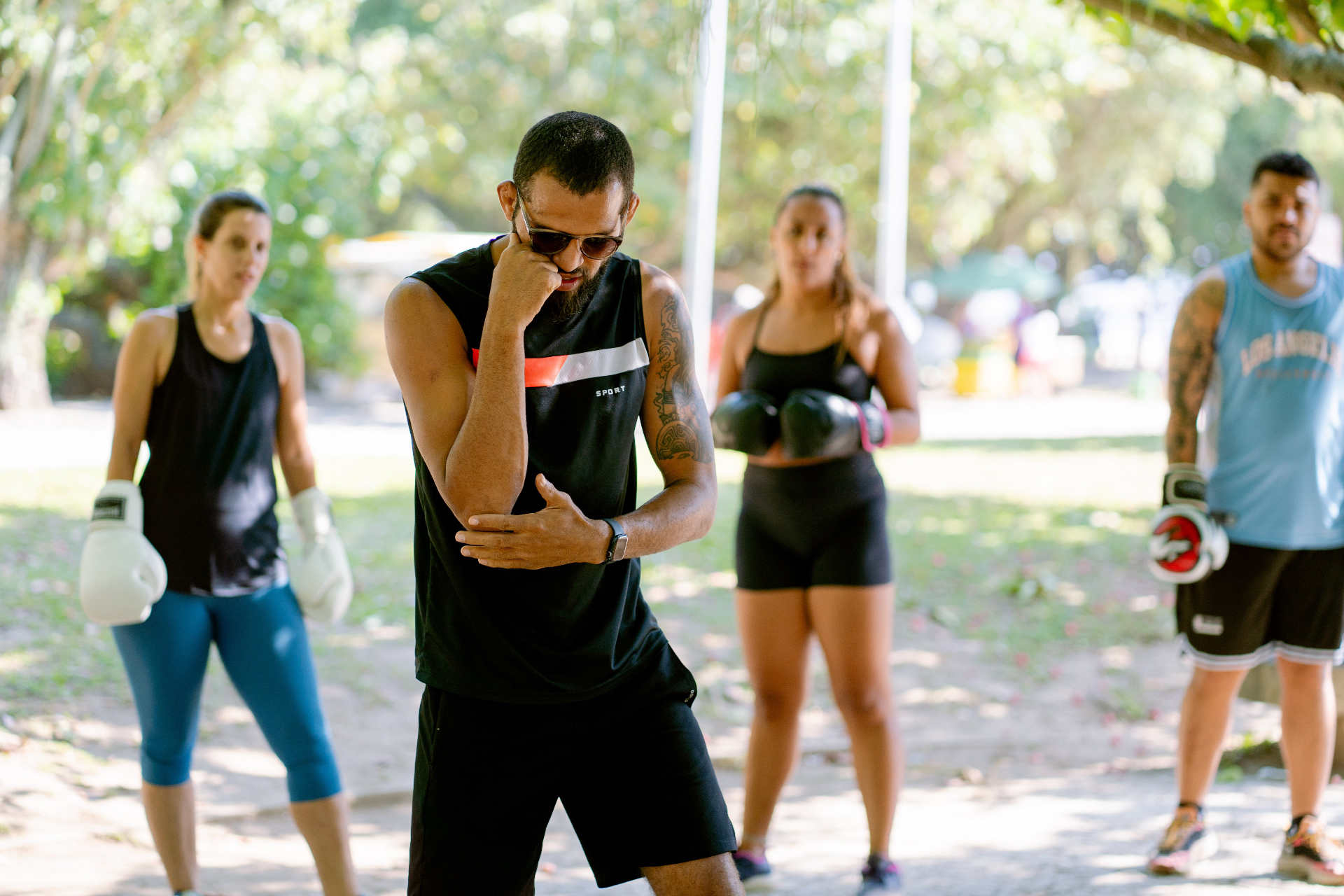Turma de funcional fight ao ar livre